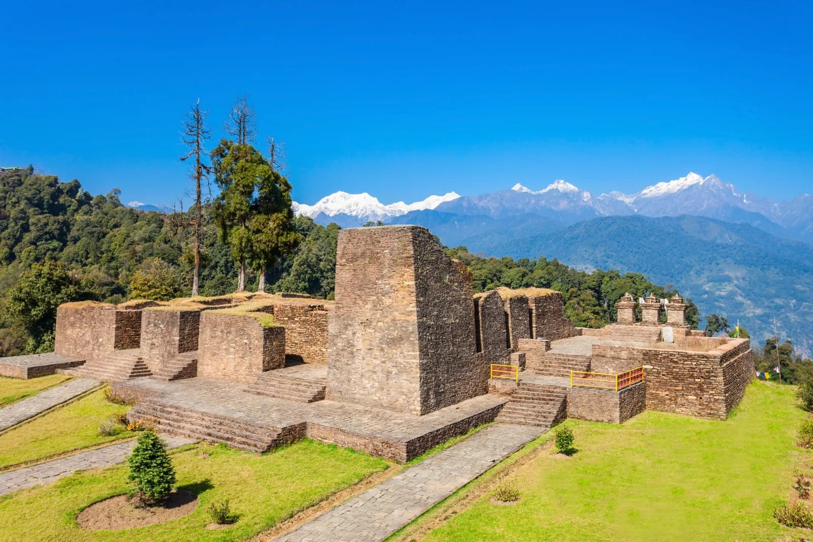 Darjeeling to Pelling 1N2D Private Cab with Sightseeing