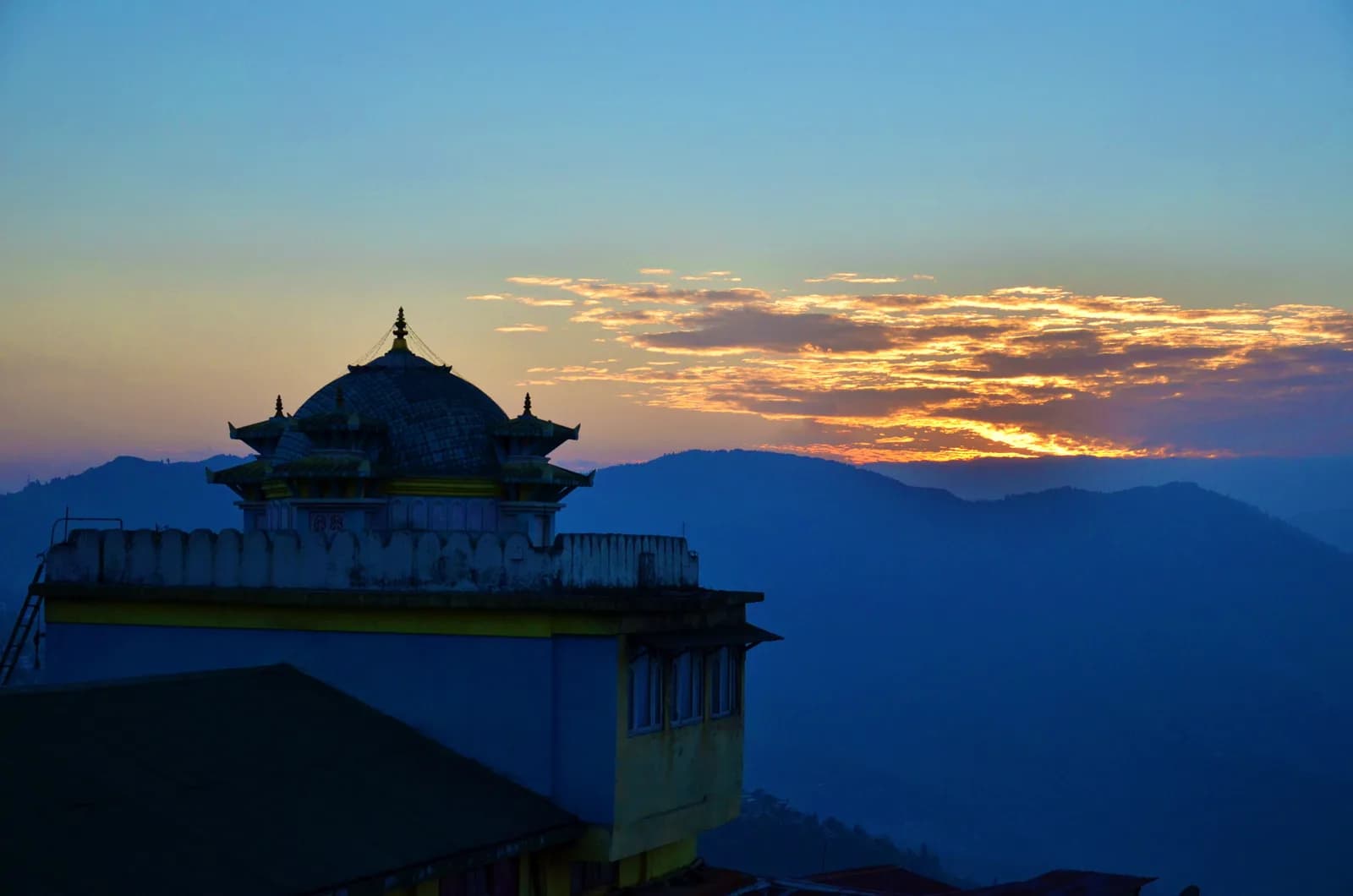 Darjeeling to Pelling 2N3D Private Cab, Khecheopalri Lake