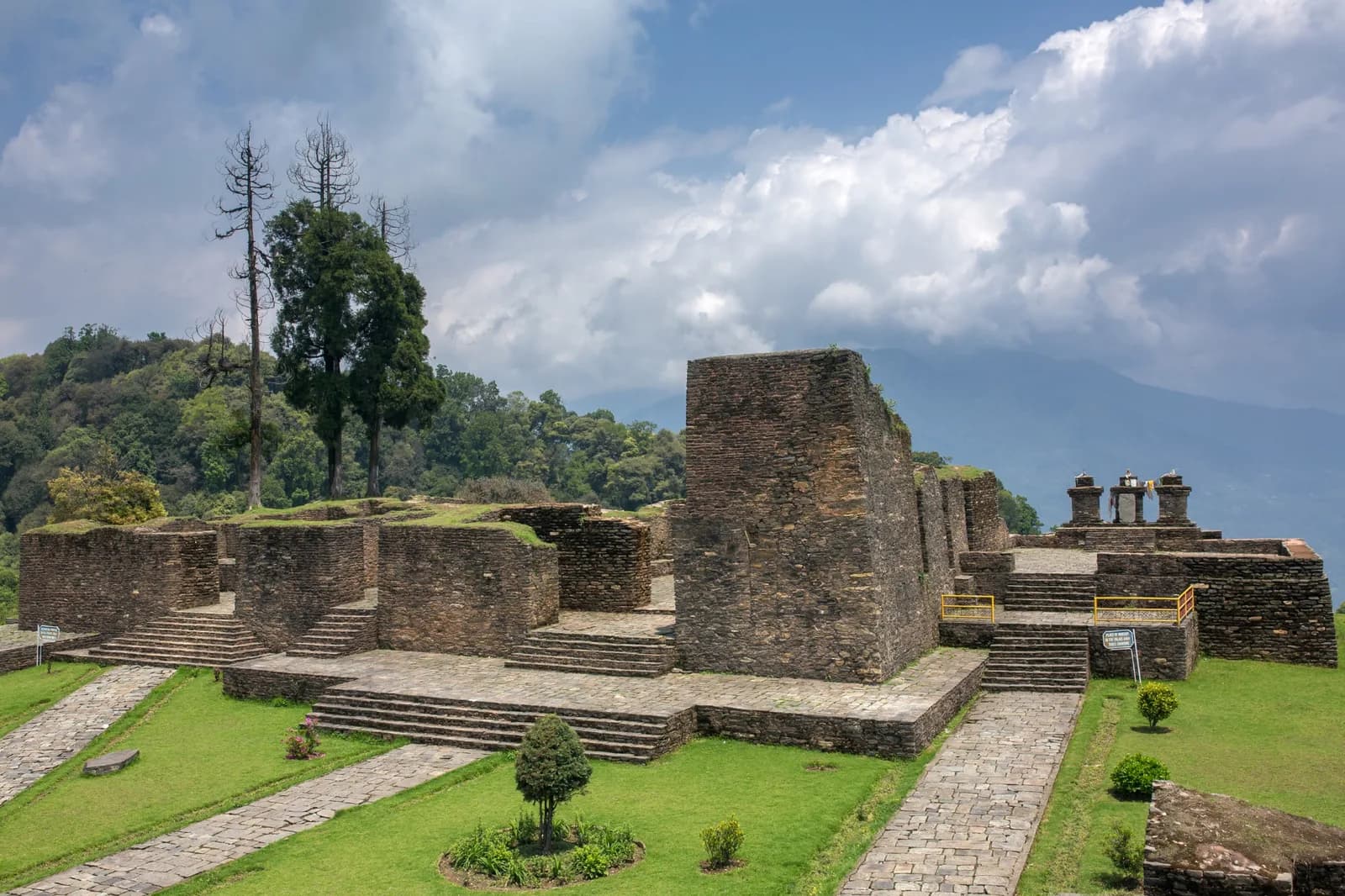 Darjeeling to Pelling 2N3D Private Cab, Khecheopalri Lake